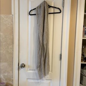 Grey/white striped scarf